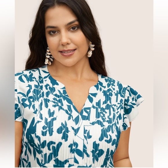 BloomChic Plus Size 2XL Silhouette Floral Print Notched Collar Pleated Blouse - Picture 7 of 7